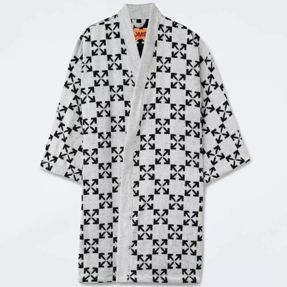 NEW Off White Arrow Pattern Gray and Black Robe Bathrobe